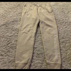 Kids sweatpants.. size 13/14